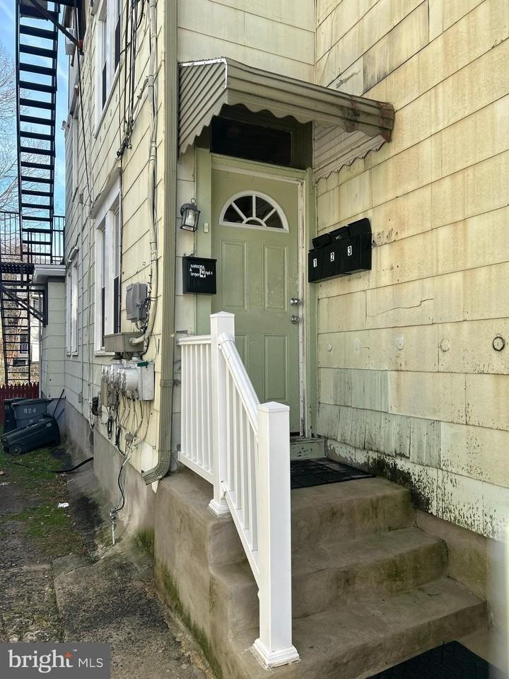 924 Carteret Avenue #3 - Photo 3 of 7