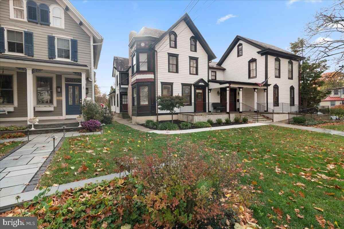 182 W Court St Unit 180 #180 - Photo 2 of 24