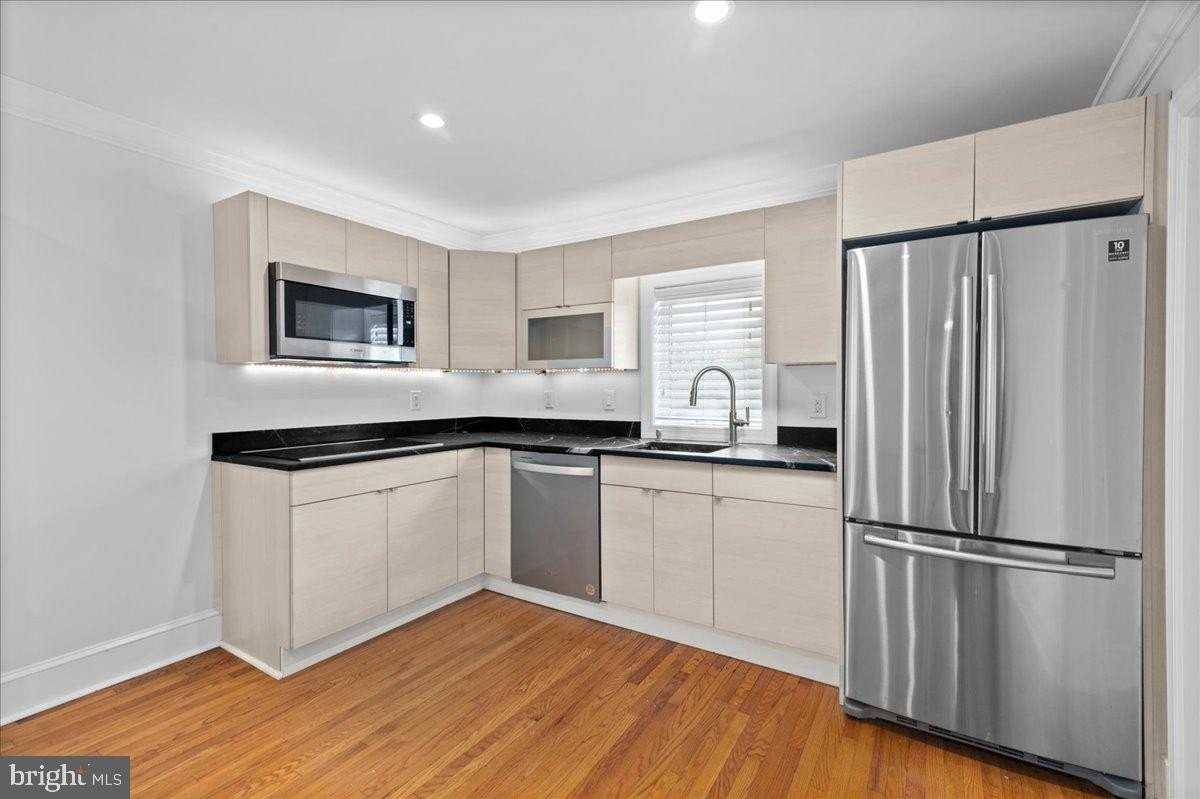 182 W Court St Unit 180 #180 - Photo 4 of 24