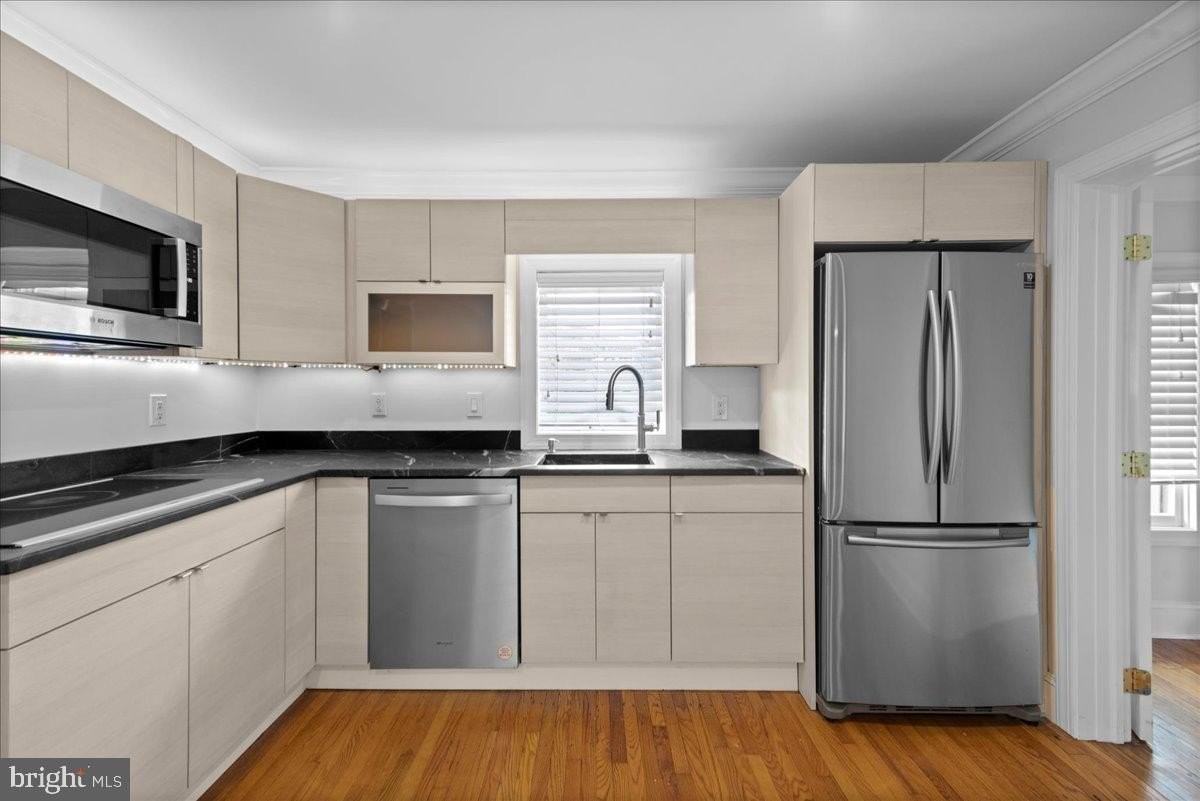 182 W Court St Unit 180 #180 - Photo 5 of 24