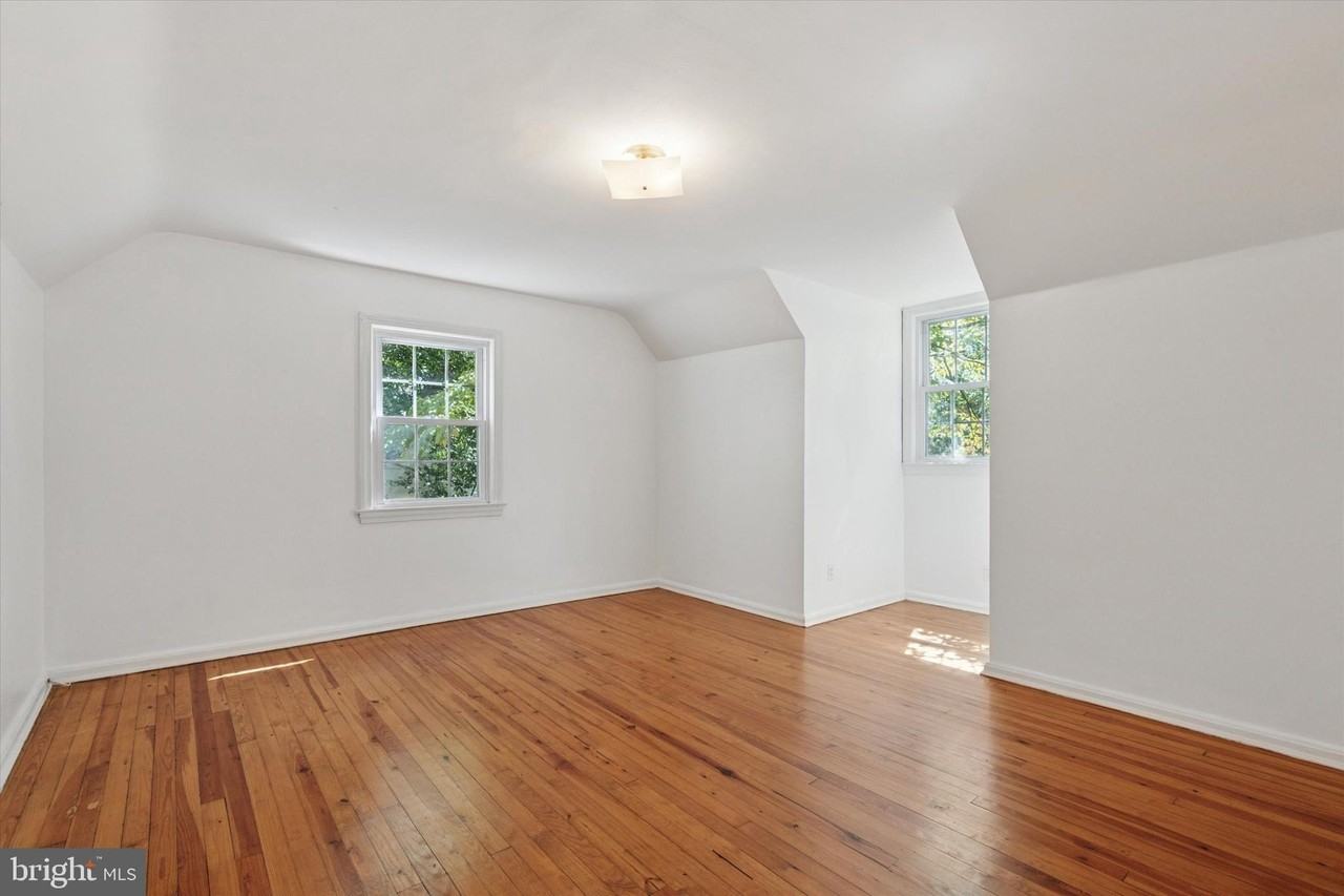 433 Haverford Rd - Photo 5 of 46