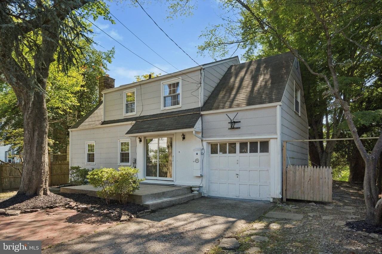 433 Haverford Rd - Photo 6 of 46