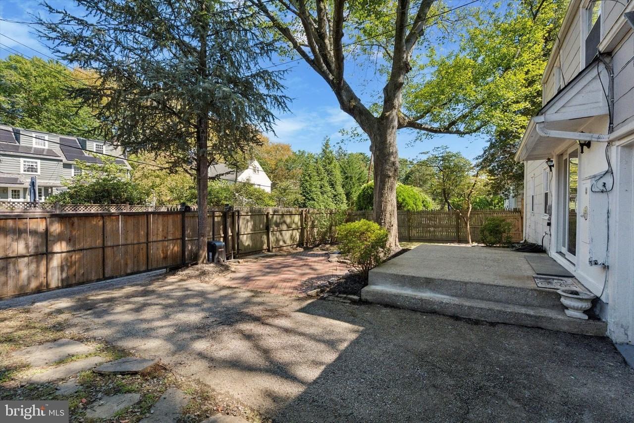 433 Haverford Rd - Photo 7 of 46