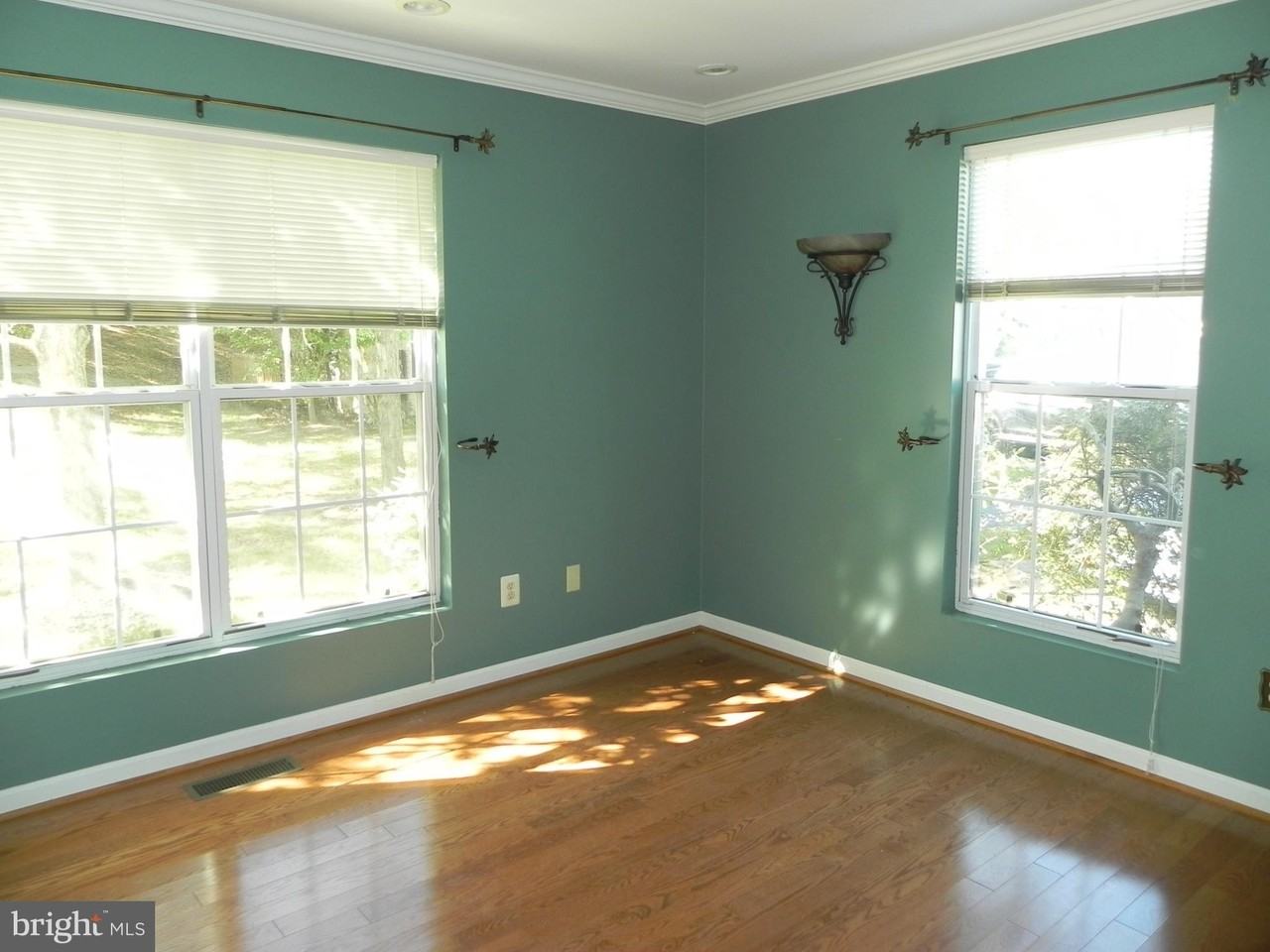 33 Hampton Court - Photo 4 of 19