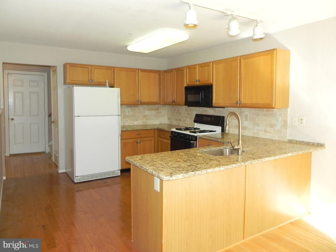 33 Hampton Court - Photo 5 of 19