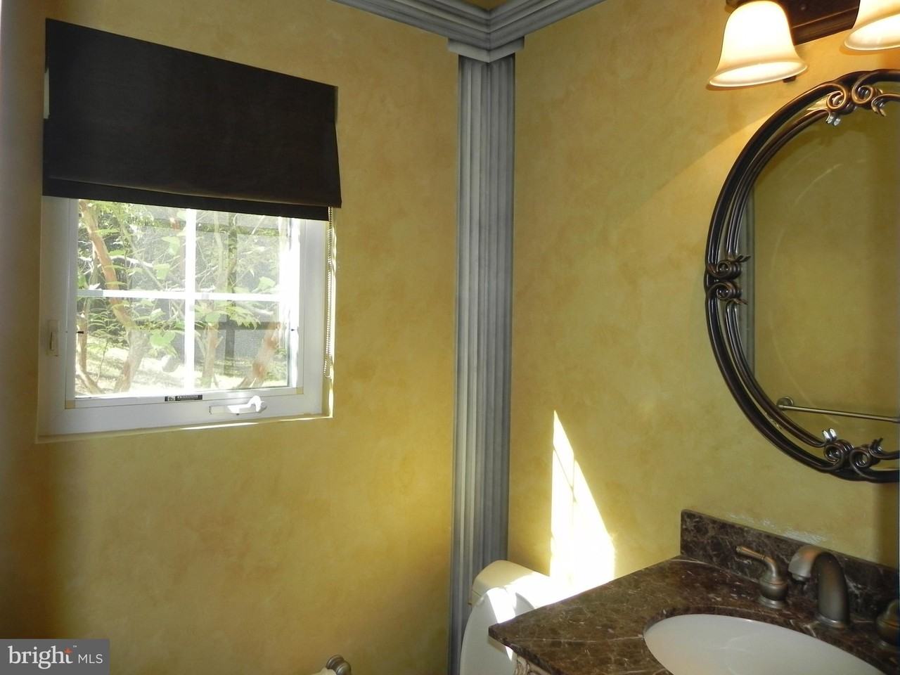 33 Hampton Court - Photo 7 of 19