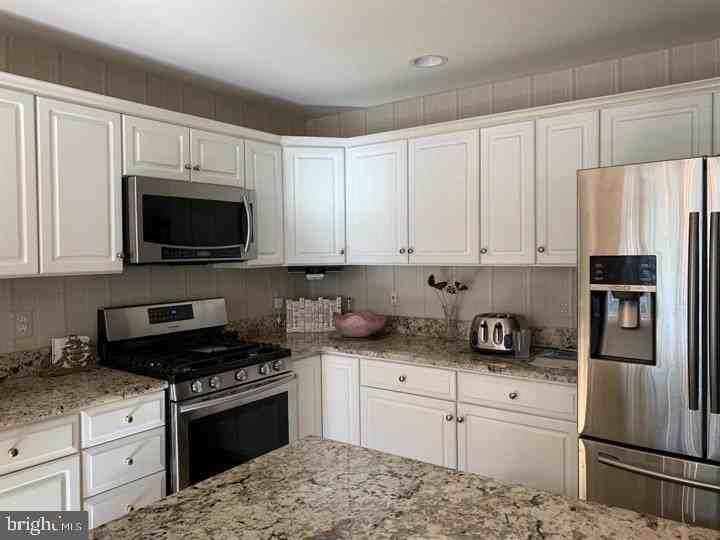 110 Canterbury Ln - Photo 7 of 22