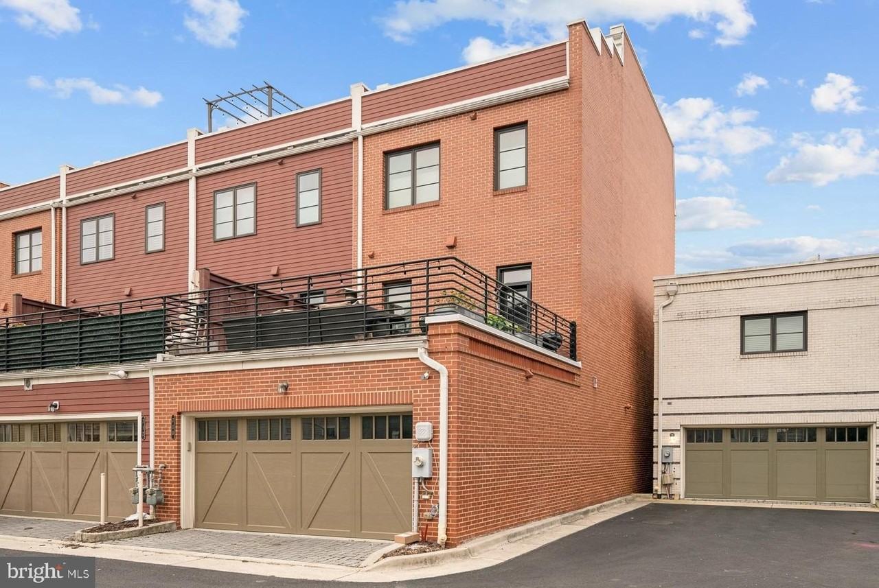 710 E Howell Ave - Photo 2 of 43