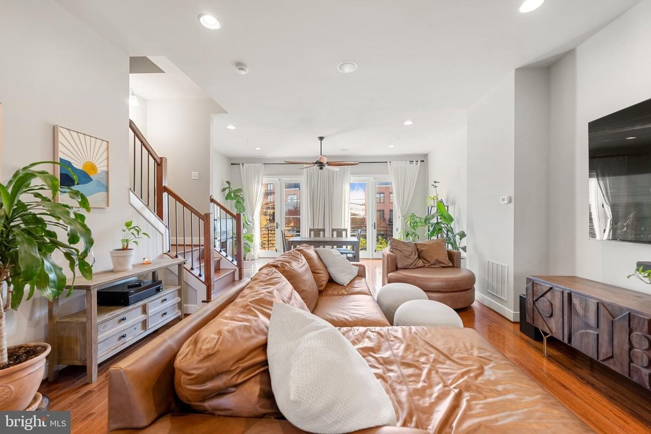 710 E Howell Ave - Photo 7 of 43