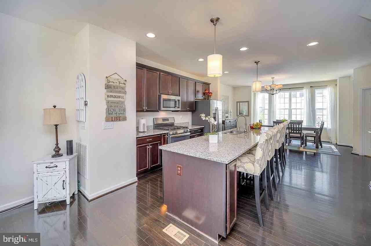 1113 Nolan St - Photo 3 of 17