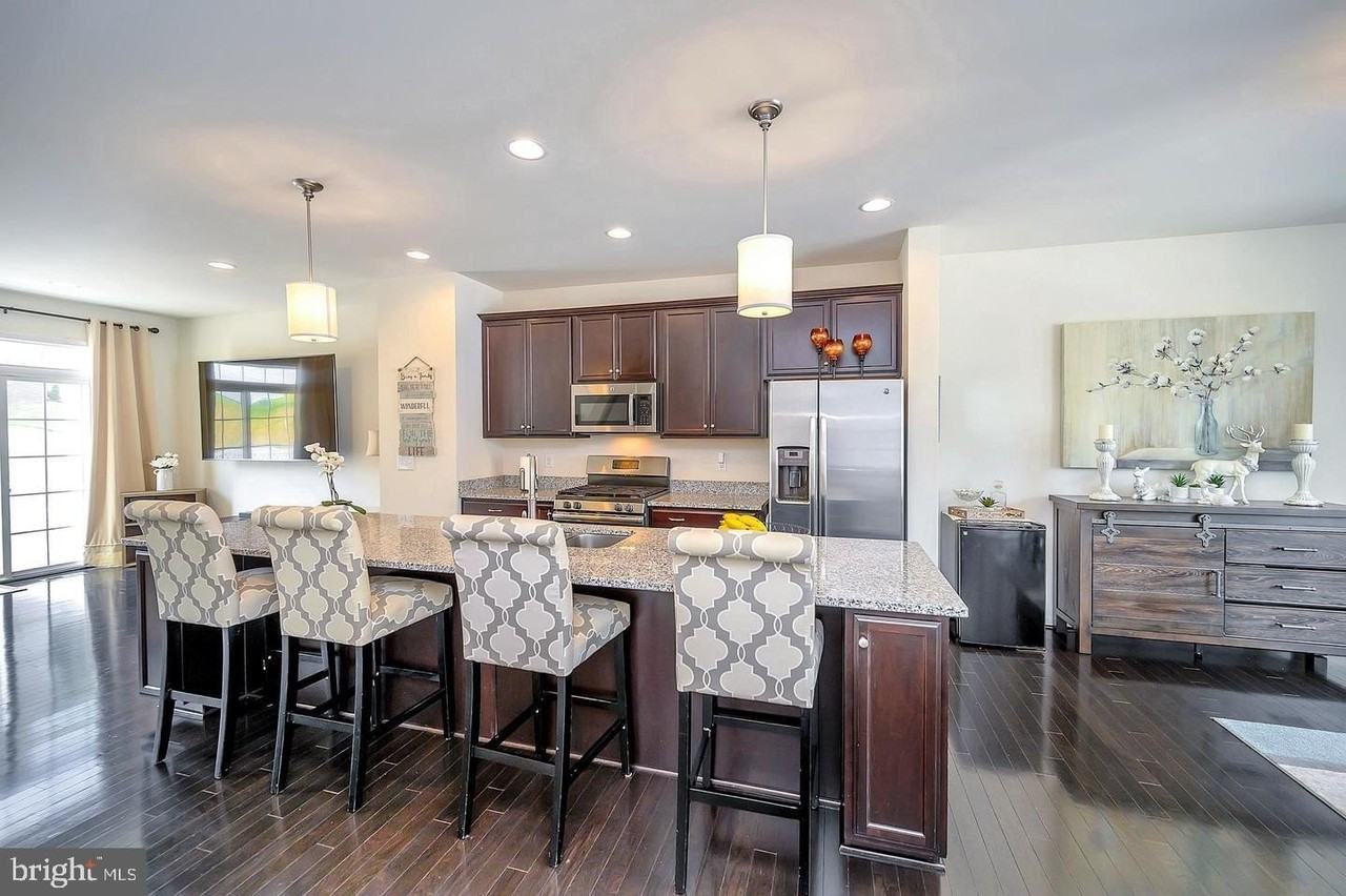 1113 Nolan St - Photo 4 of 17