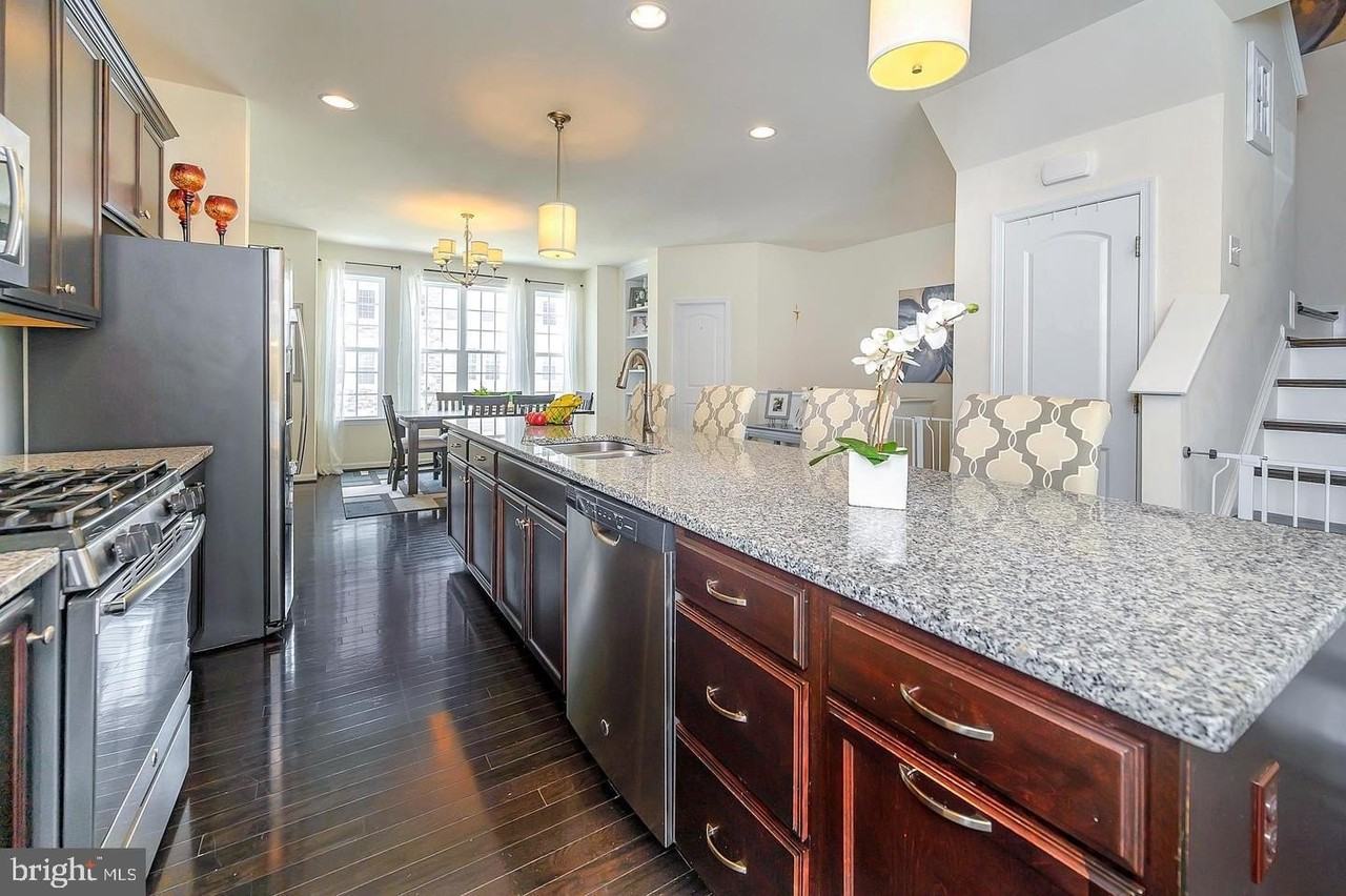 1113 Nolan St - Photo 5 of 17