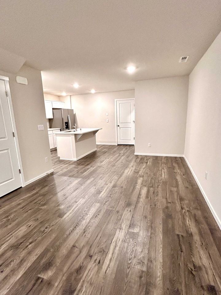 10407 Ne 119th Ave - Photo 5 of 25