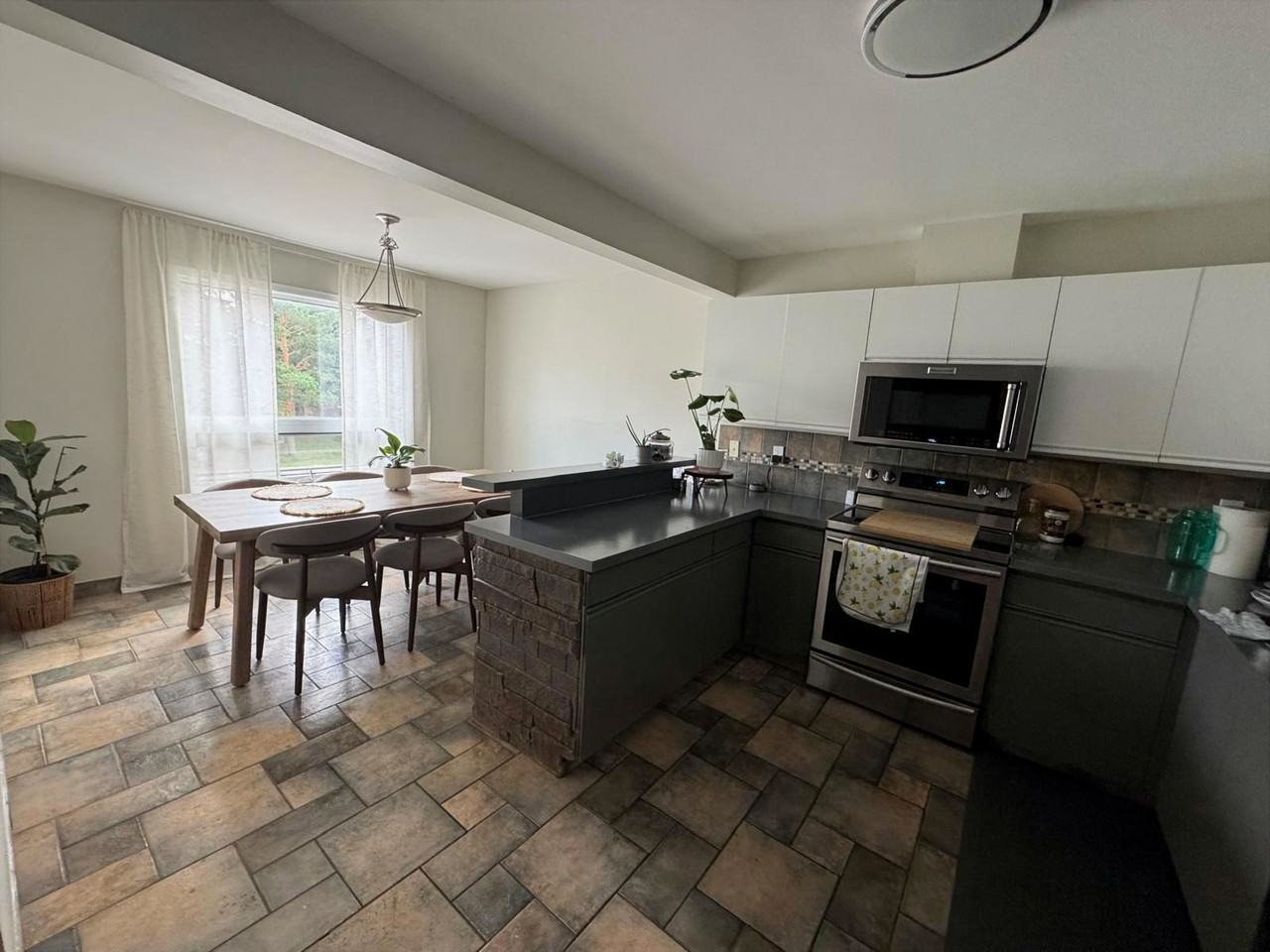 9520 174 Street Northwest - Photo 7 of 22