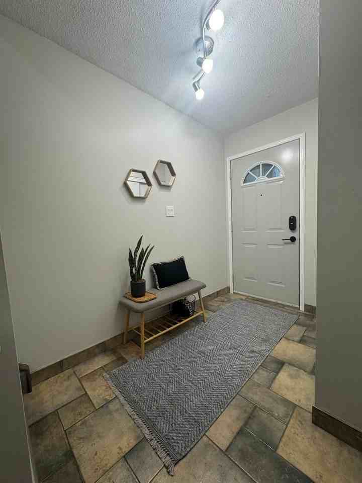 9520 174 Street Northwest - Photo 3 of 22