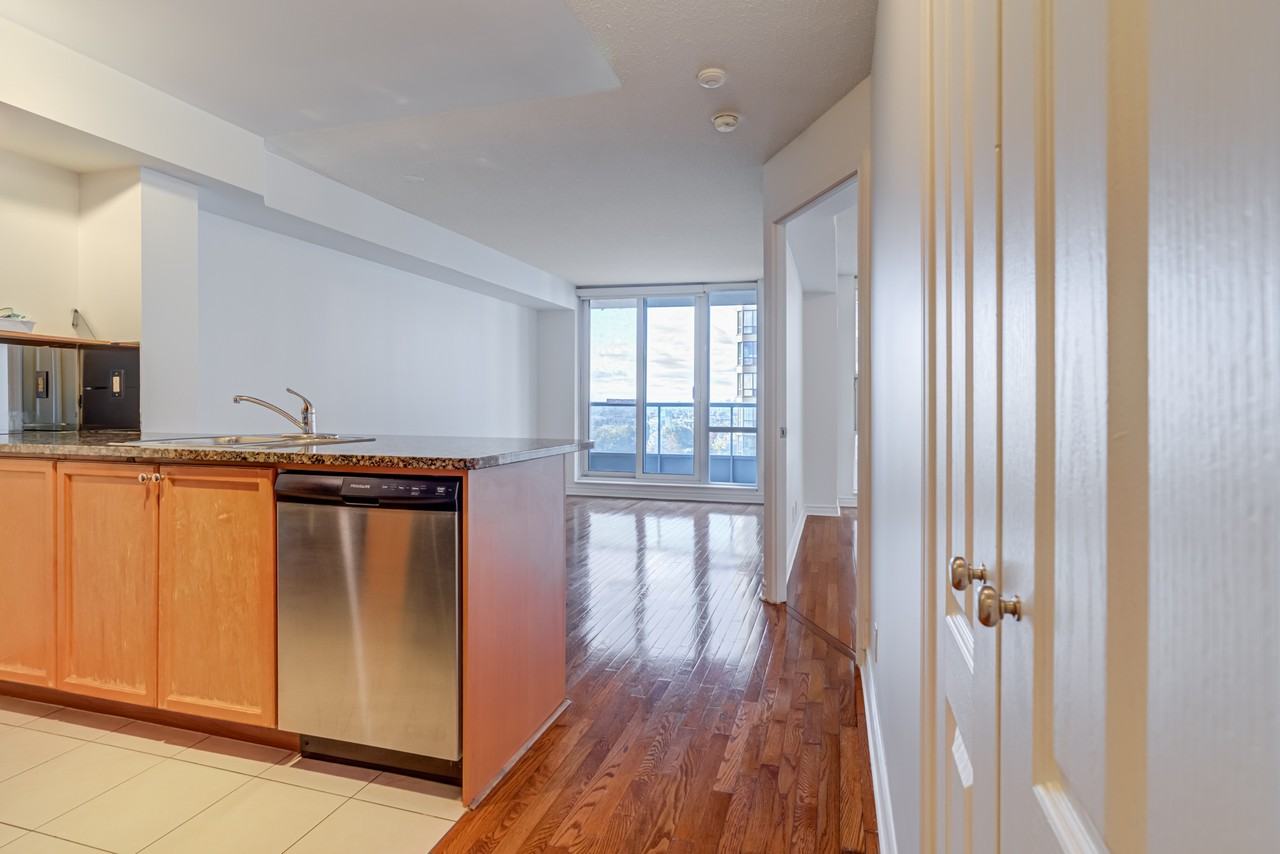 33 Elm Drive West #1604 - Photo 4 of 11