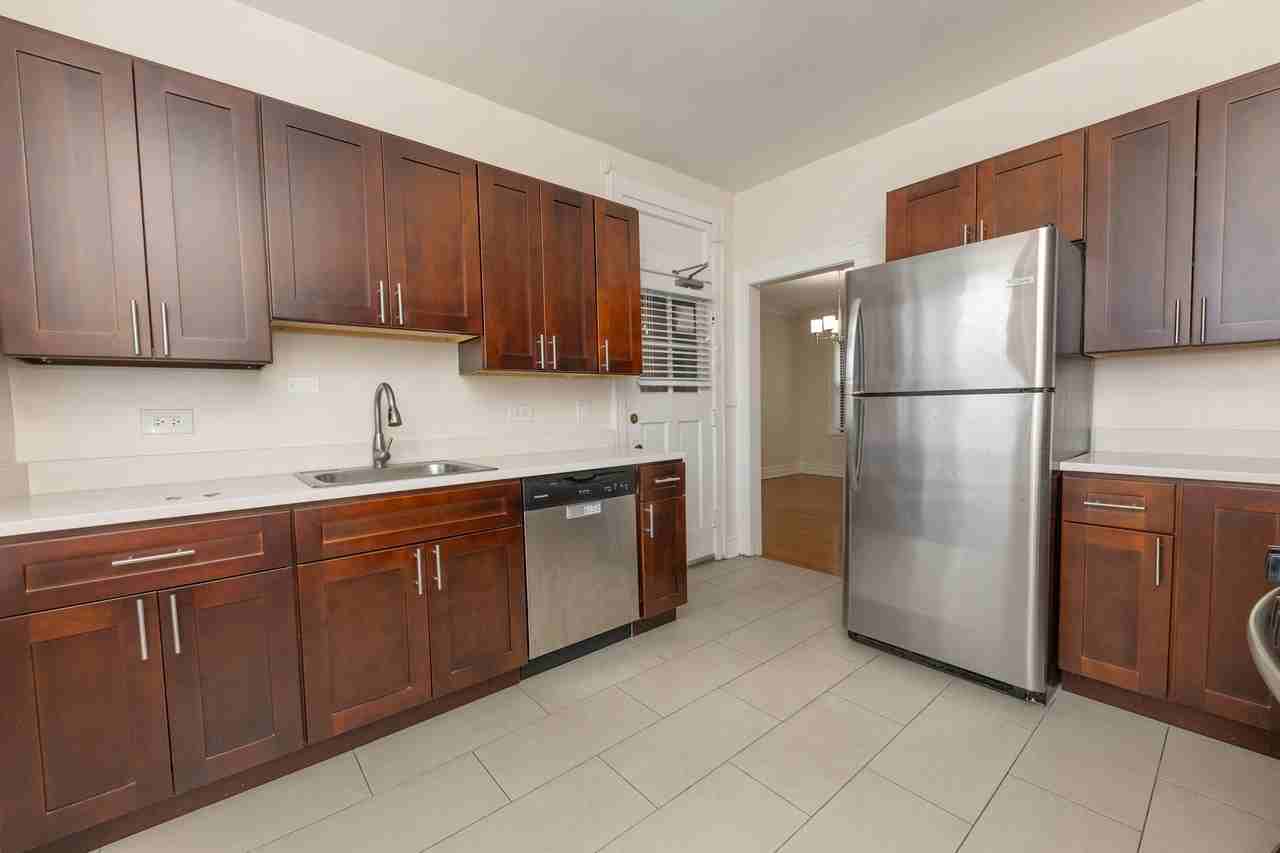 605 Hinman - Photo 7 of 27