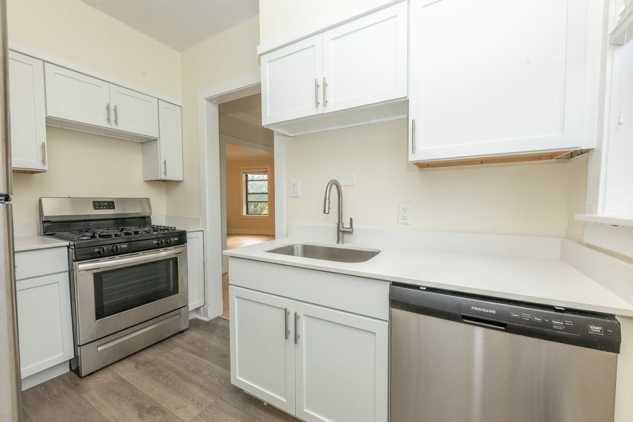 Updated Apartments Located at 800 Michigan - Photo 7 of 36