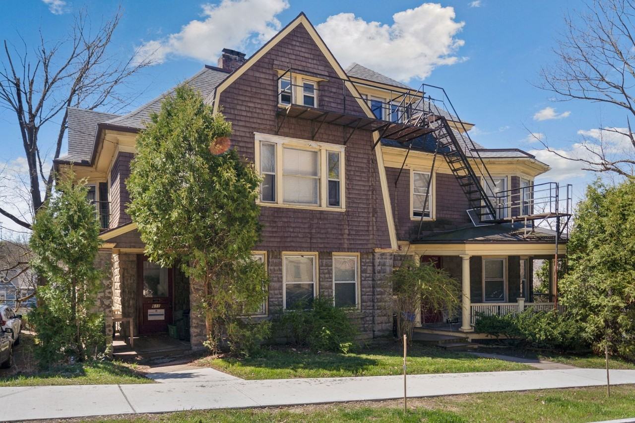 609 E State St - Photo 2 of 50