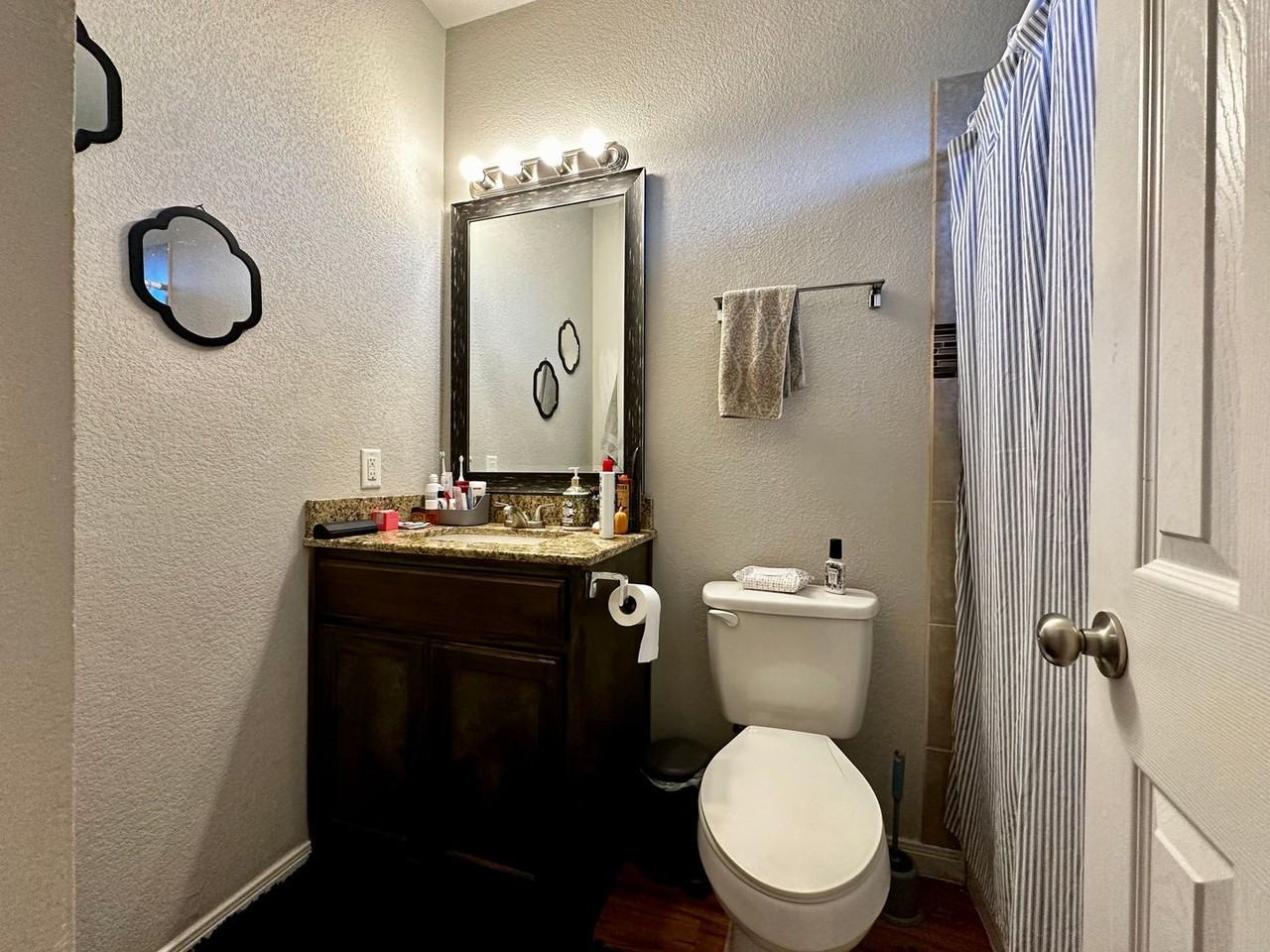 Colorful Modern 2 - Photo 6 of 39