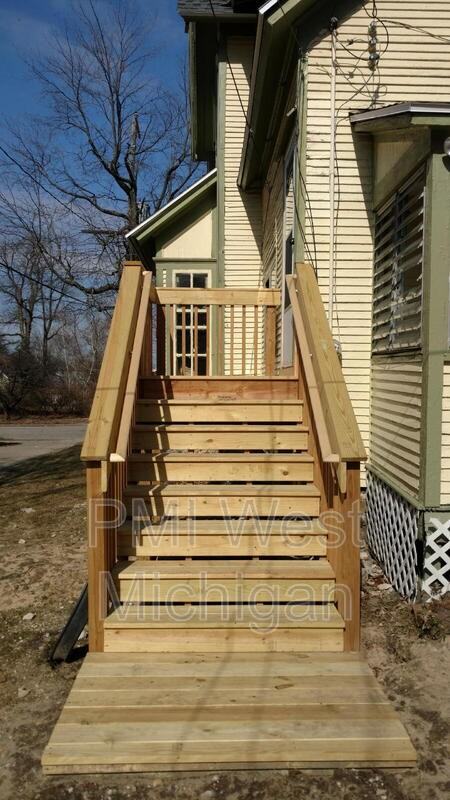 448 Thomas St Se - Photo 2 of 12