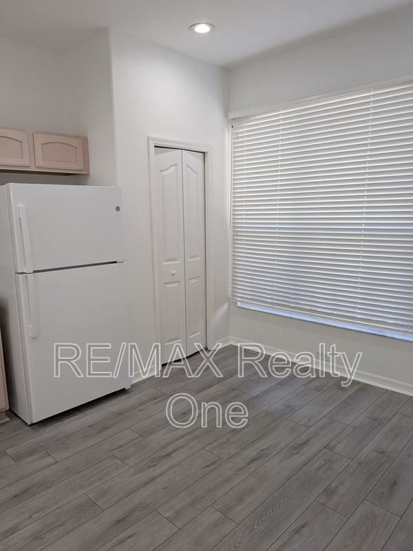 589 W Doerr Path - Photo 6 of 21