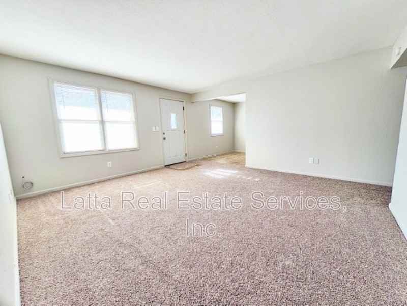 405 West 30th Street - Photo 2 of 7