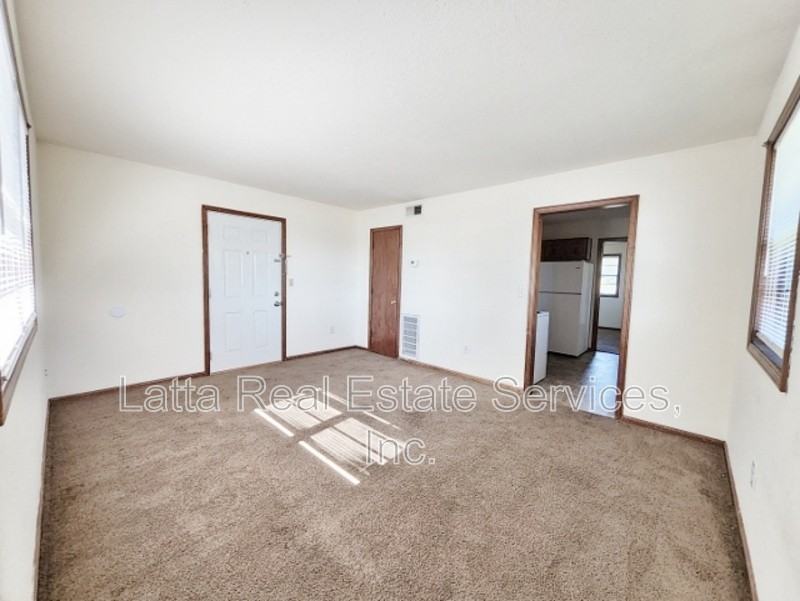 301 West 31st Street - Photo 2 of 6