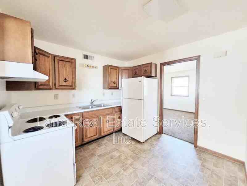 301 West 31st Street - Photo 3 of 6