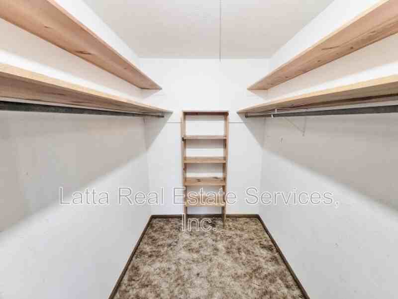 301 West 31st Street - Photo 5 of 6