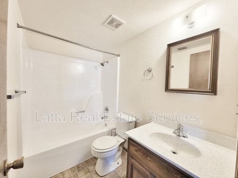 301 West 31st Street - Photo 6 of 6