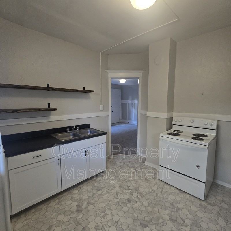 424 Lafayette Ave Se #1-2 - Photo 3 of 9