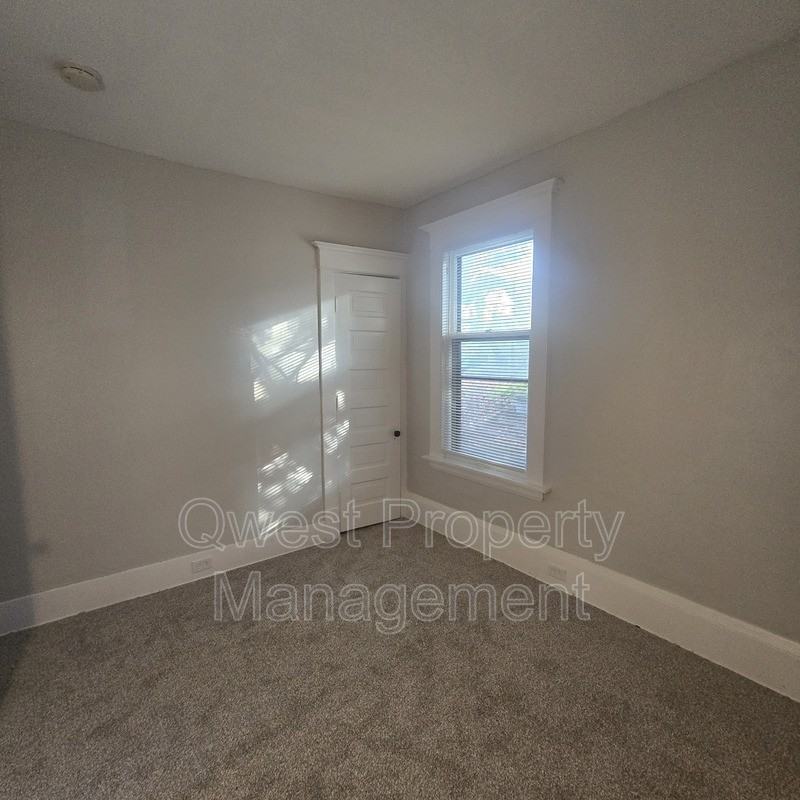 424 Lafayette Ave Se #1-2 - Photo 4 of 9