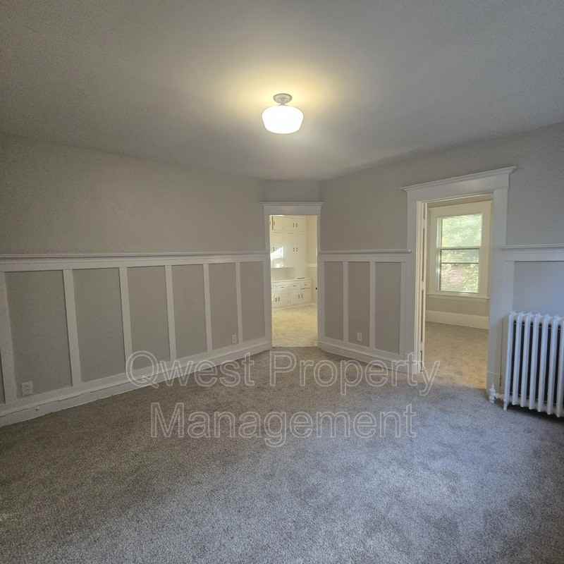 424 Lafayette Ave Se #1-2 - Photo 5 of 9