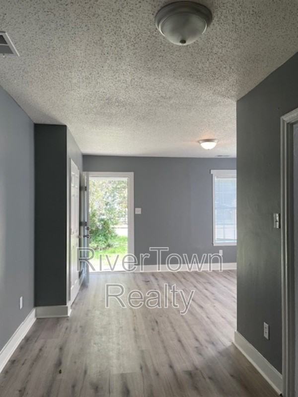 3755 Fairmont Ave - Photo 2 of 9