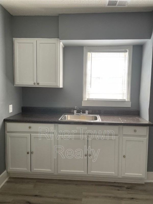 3755 Fairmont Ave - Photo 5 of 9