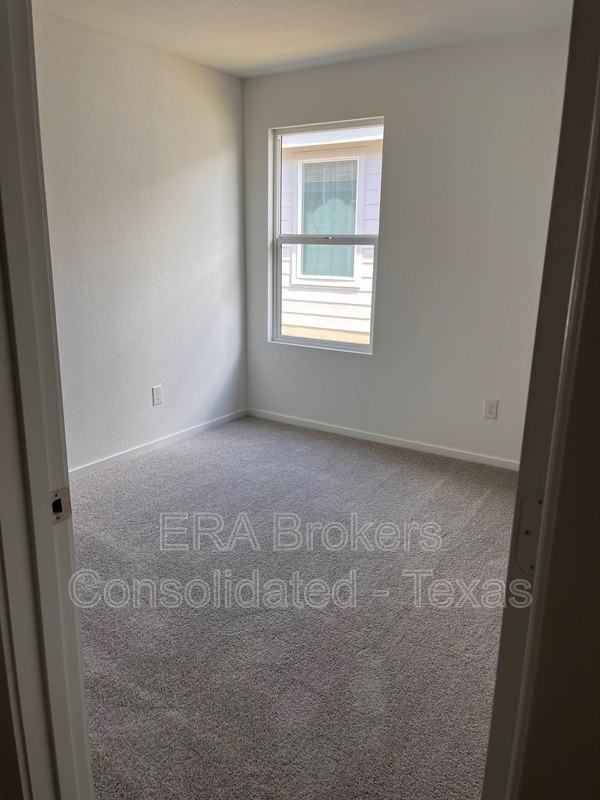 511 Sarah Way - Photo 3 of 10