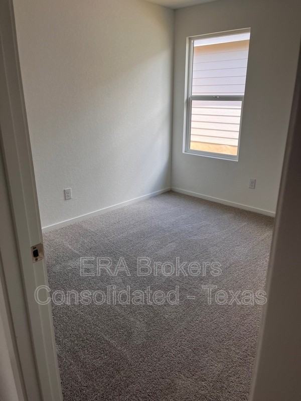511 Sarah Way - Photo 5 of 10