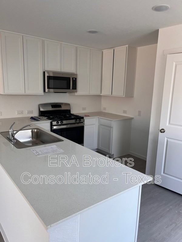 511 Sarah Way - Photo 6 of 10