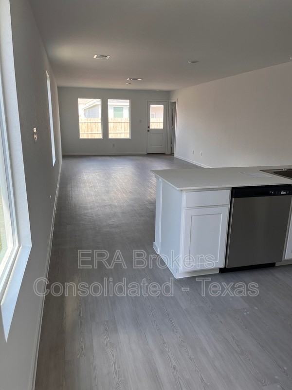 511 Sarah Way - Photo 7 of 10