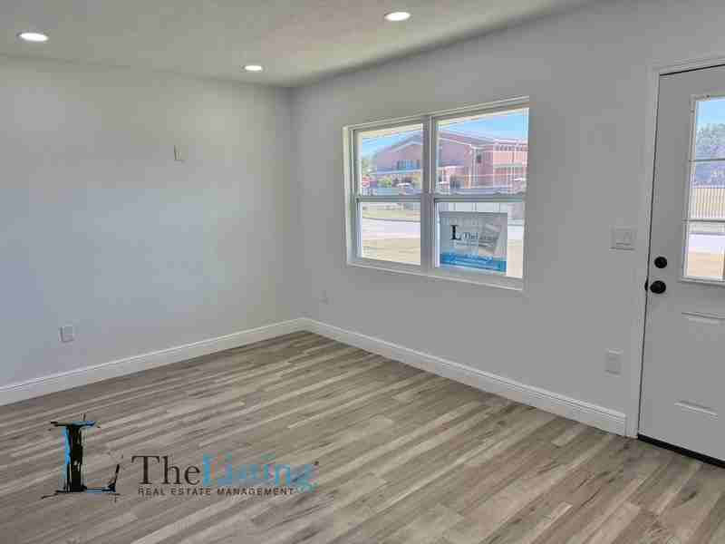 804 Southeast 5th Street - Photo 2 of 12