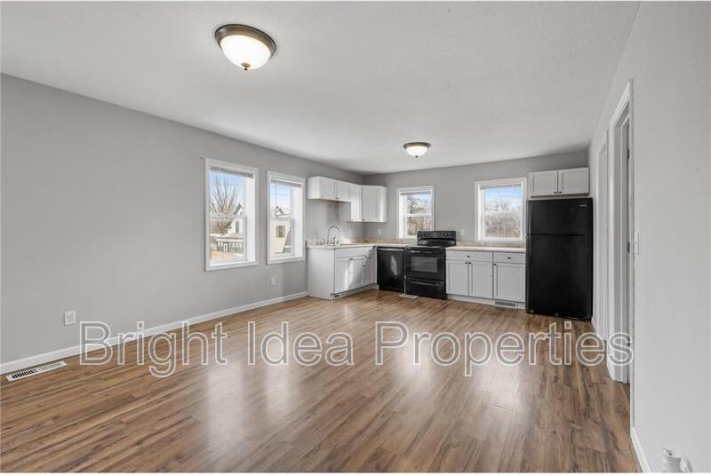 1051 Arkwright St - Photo 4 of 14