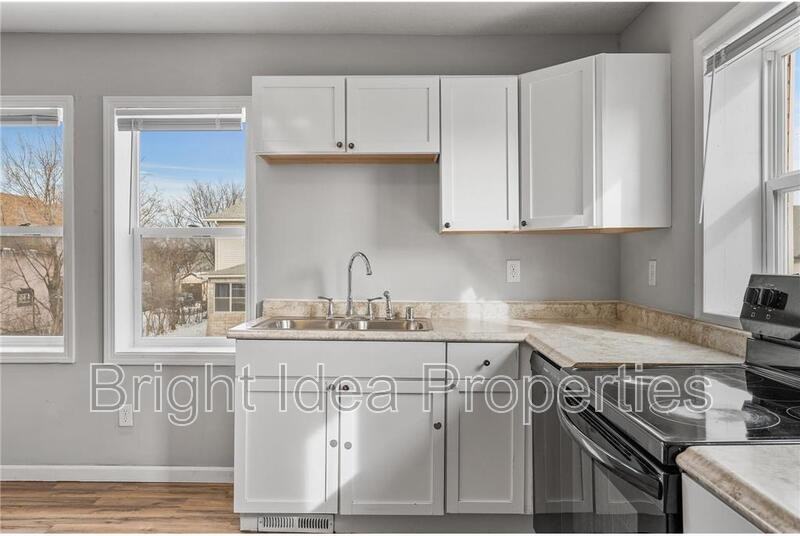 1051 Arkwright St - Photo 5 of 14