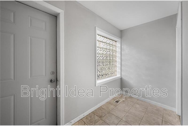 1051 Arkwright St - Photo 6 of 14