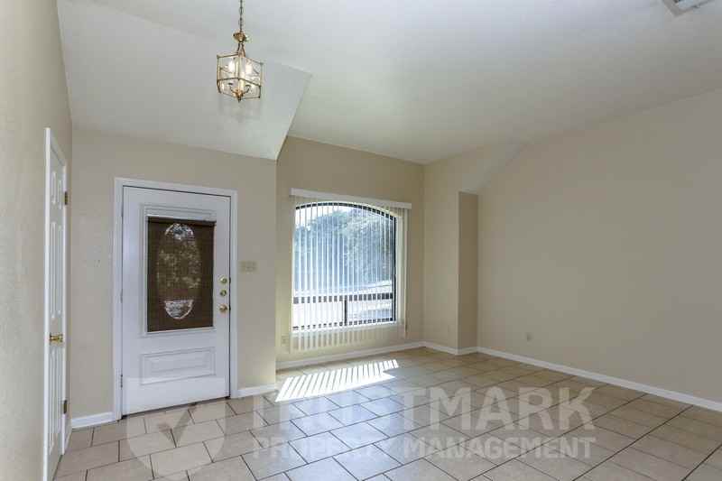 800 Silver Creek Dr - Photo 2 of 31