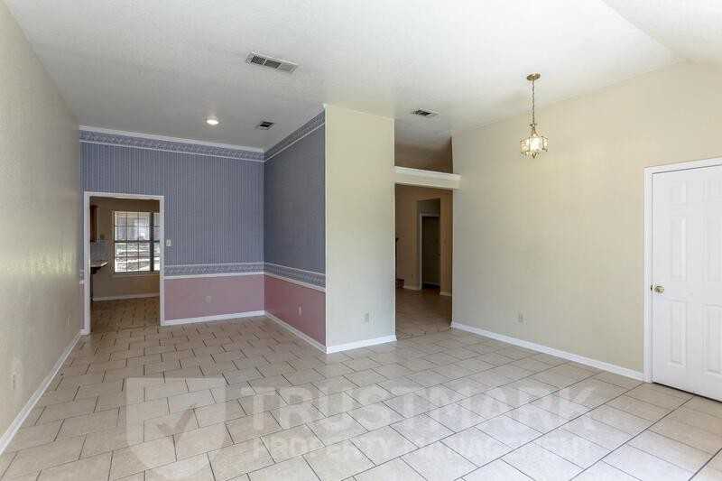 800 Silver Creek Dr - Photo 4 of 31