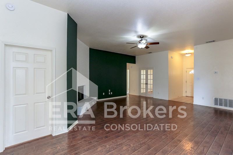 2802 Southwood Dr - Photo 5 of 29