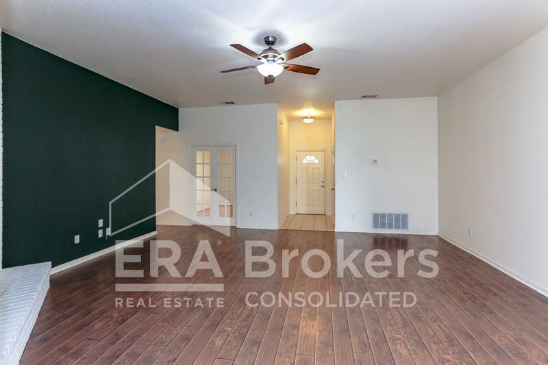 2802 Southwood Dr - Photo 6 of 29