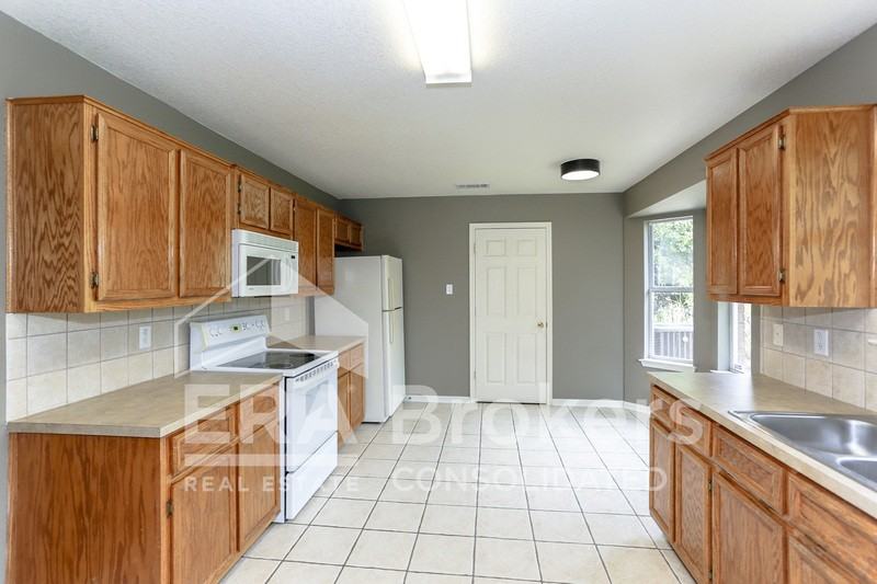 2802 Southwood Dr - Photo 7 of 29