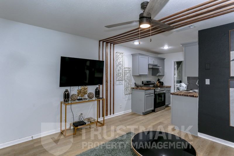 614 Adams Ave #4 - Photo 4 of 14